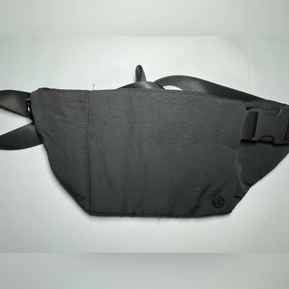 NWOT Lululemon Athletica Black Belt Bag – Sleek Modern Design
